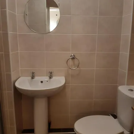 24 Beds In On Shannon Aparthotel