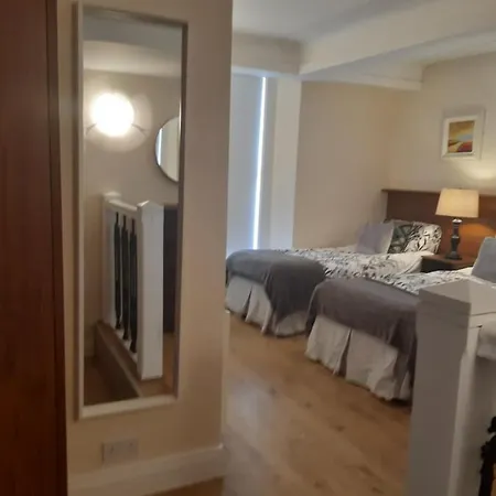 24 Beds In On Shannon Aparthotel *