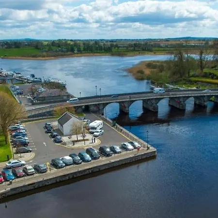 24 Beds In On Shannon Carrick-on-Shannon