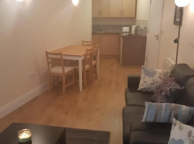 Appart hôtel 24 Beds In On Shannon Carrick on Shannon